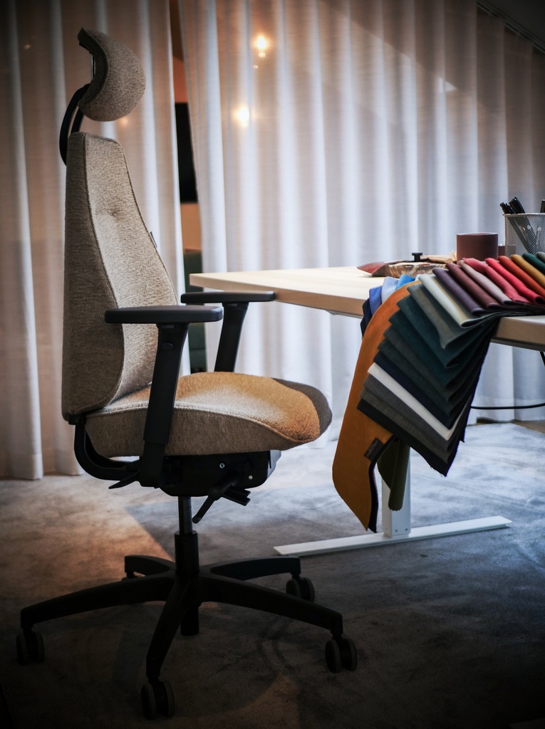 Gabi chair, castors