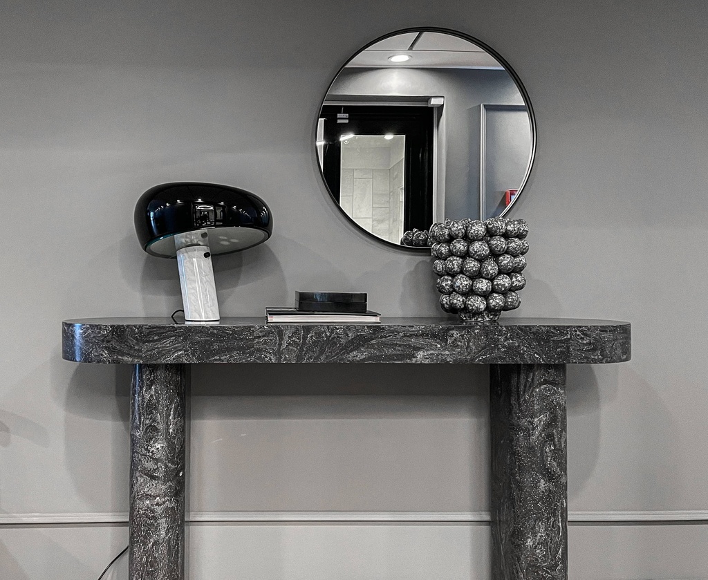 Ellma table, corian